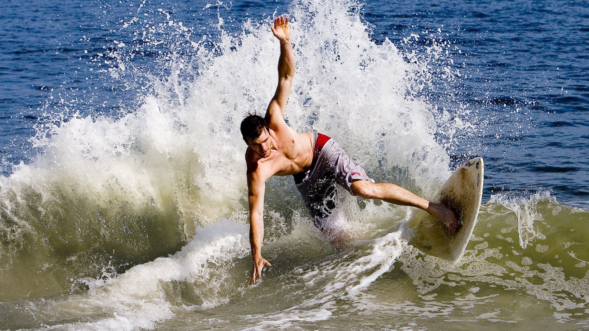 kaiyun-全国户外滑雪比赛，冰雪世界的极速狂飙，室外滑雪